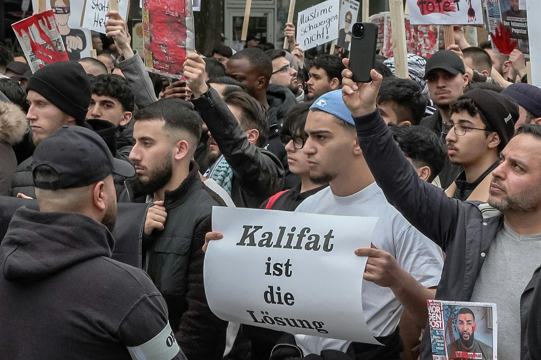 Kalifat-Demo radikaler Islamisten in Hamburg: „Sie tanzen dem Rechtsstaat auf der Nase herum“