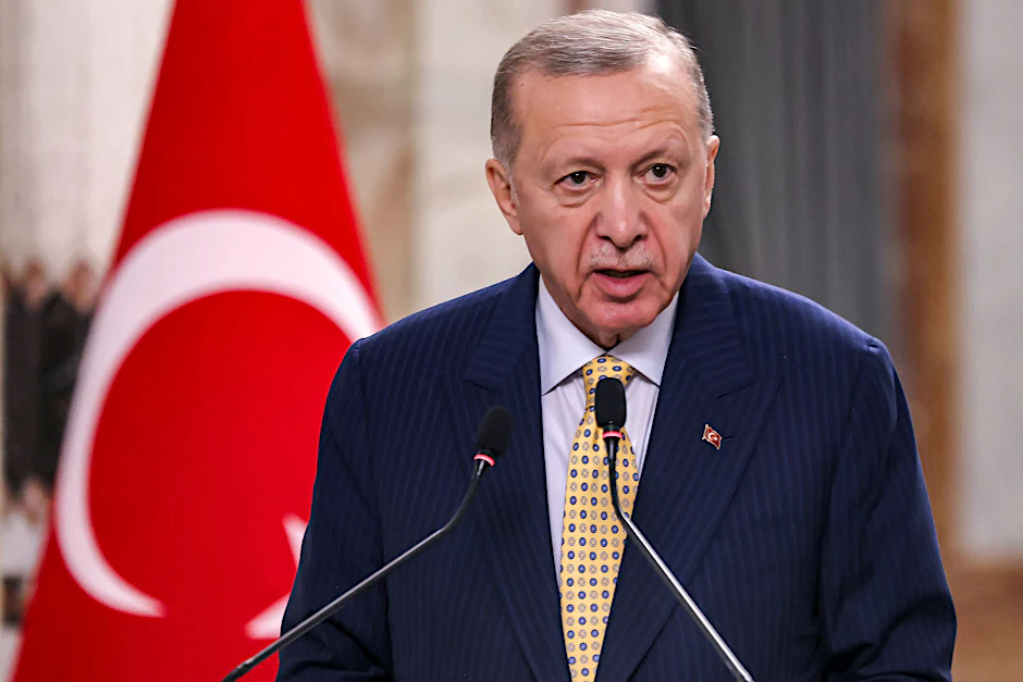 ARCHIV - Der türkische Präsident Recep Tayyip Erdogan wirft dem Westen vor, seine eigenen Werte zu missachten, wenn es um den Gaza-Krieg geht.  dpa