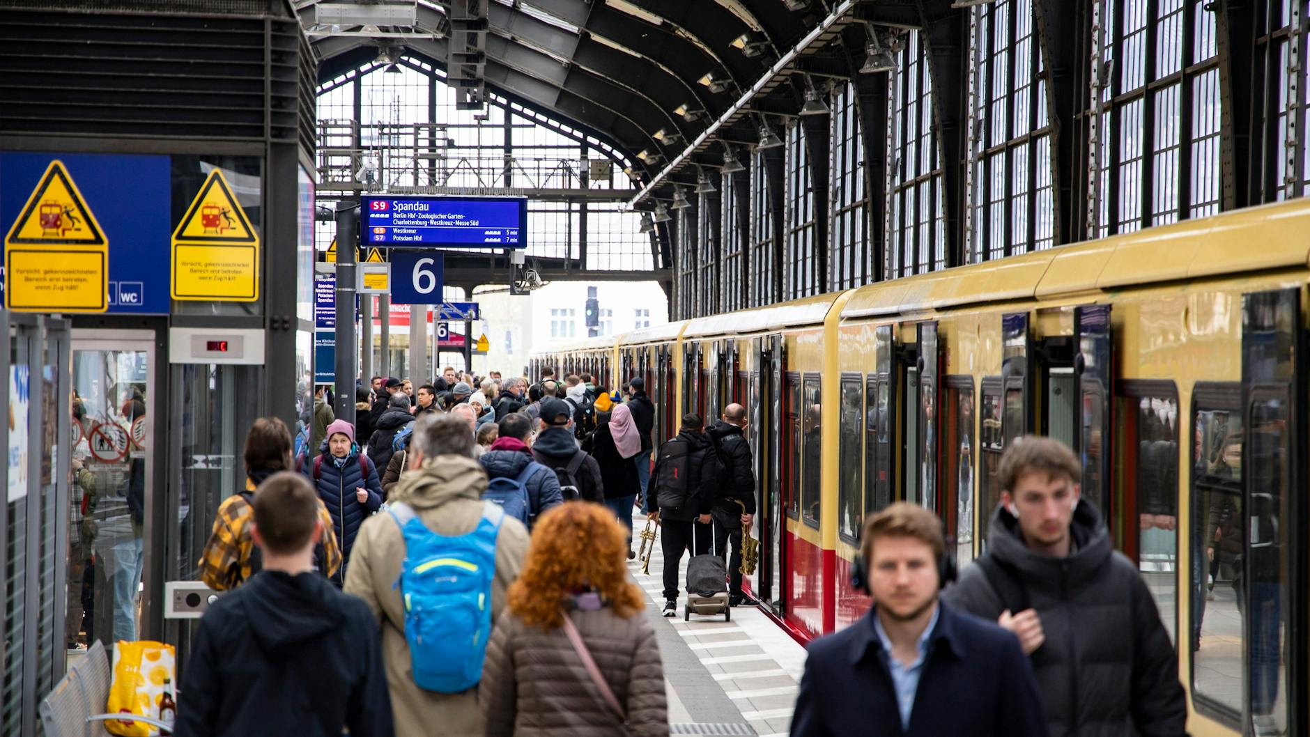Endlos warten auf die S-Bahn? Bei der VBB-Homepage sehen wir jetzt ganz genau, wie oft.