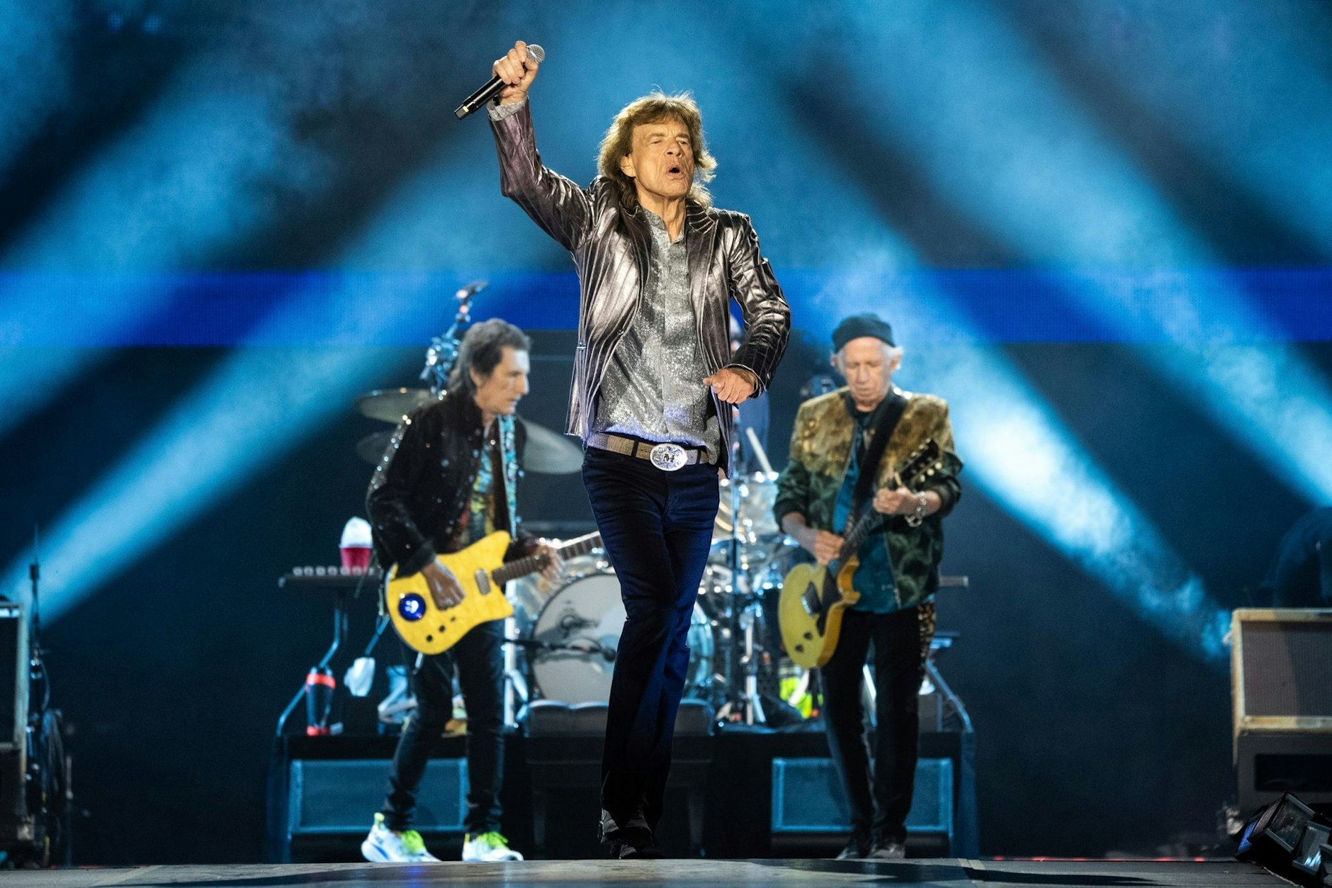 dpatopbilder - Die Rolling Stones mit Ron Wood (v.l.), Mick Jagger und Keith Richards treten während der «Hackney Diamonds»-Tour in Houston auf.  