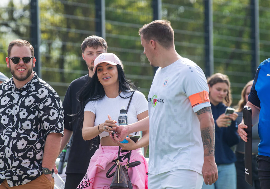 In Spandau beleidigt: Ex-Unioner Max Kruse stellt sich schützend vor seine Frau Dilara