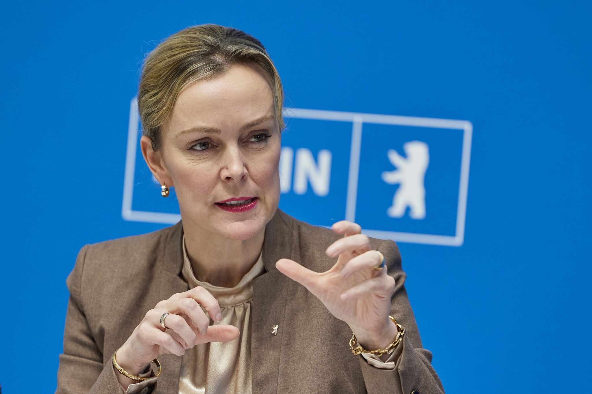 Manja Schreiner: Berliner Verkehrssenatorin verliert Doktortitel und tritt zurück