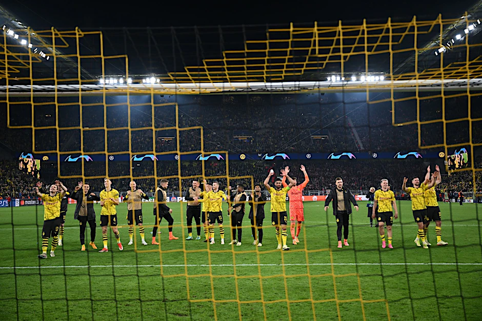 Hoffen nun auf den Einzug ins CL-Finale: Die Dortmunder Spieler.  