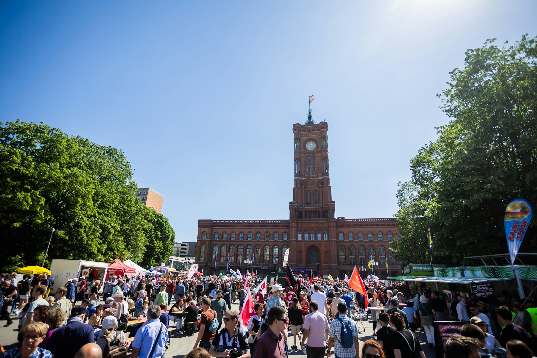 Das Maifest des DGB (Deutscher Gewerkschaftsbund) vor dem Roten Rathaus.&nbsp;
