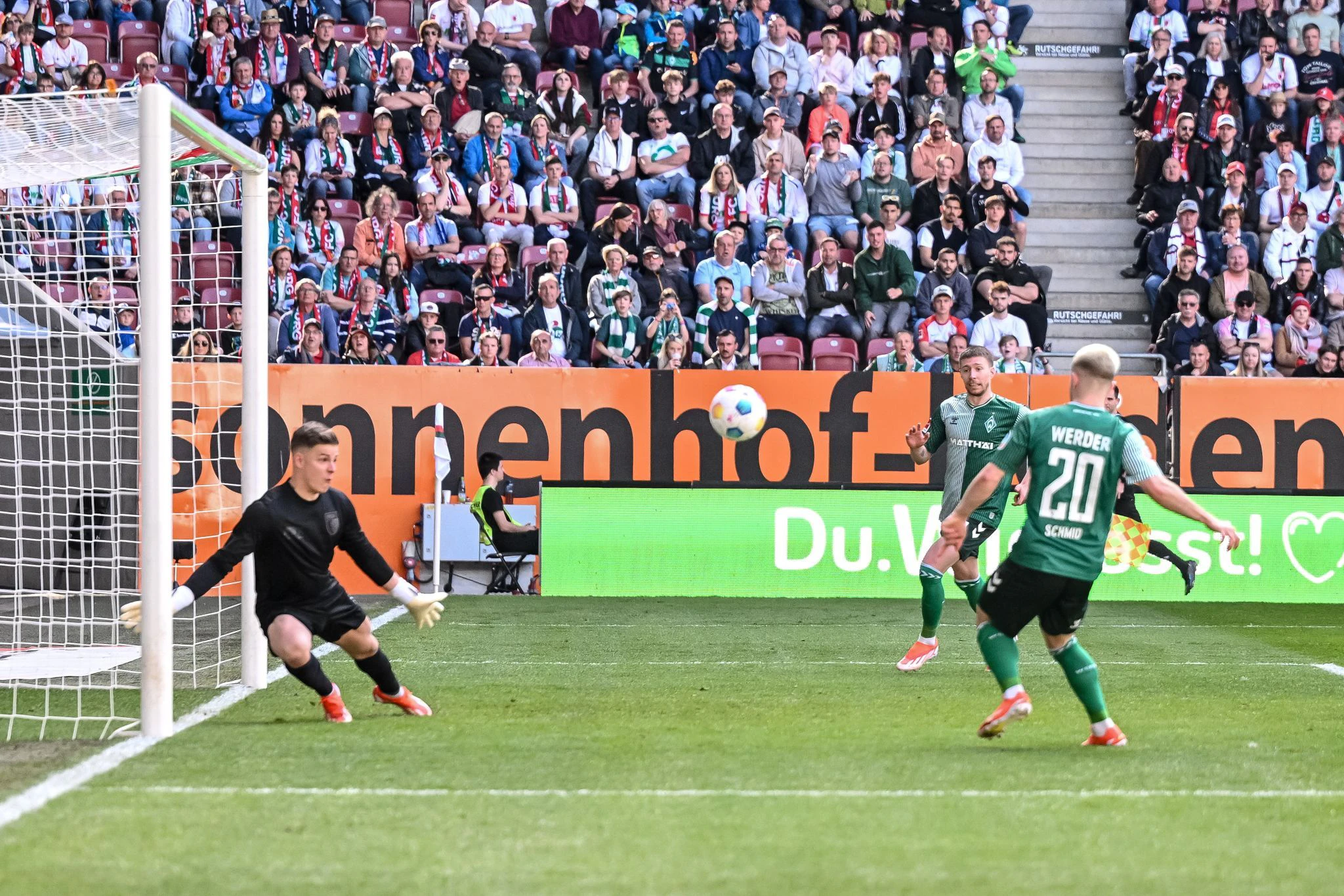 Brachte Werder in Augsburg in Führung: Romano Schmid (r).  