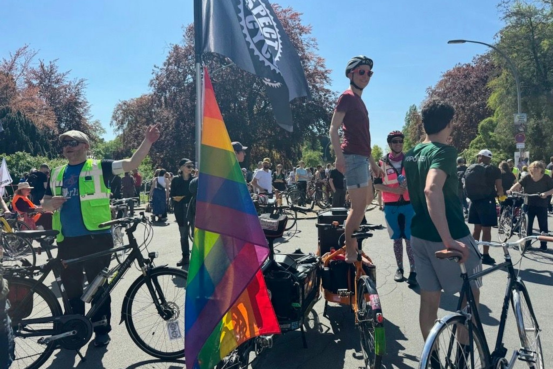 Der Fahrradkorso trifft bei der MyGruni-Demo ein.