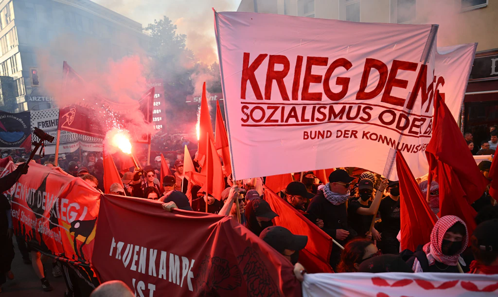 Newsblog zum 1. Mai in Berlin: Mai-Demo ohne Zwischenfälle beendet