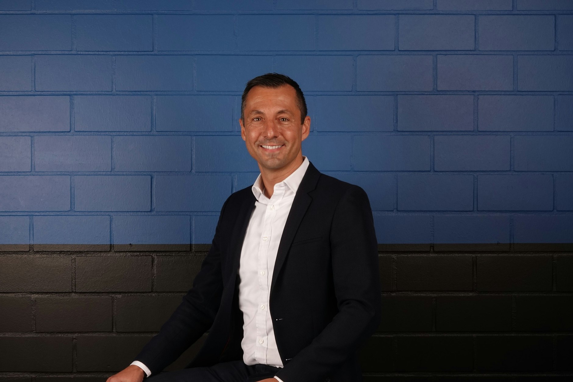 Eine Farbe stimmt schon mal: Ralf Huschen, wird ab 1. Juli neuer Finanz-Chef bei Hertha BSC und wird jede Menge zu tun haben. 