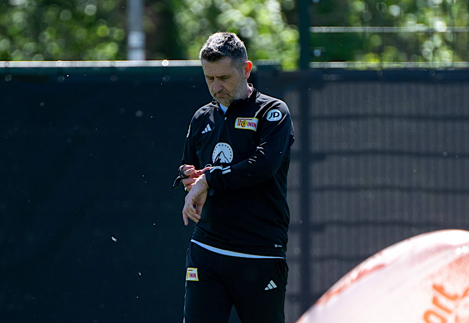 Nein, die Zeit beim 1. FC Union ist für Trainer Nenad Bjelica noch nicht abgelaufen.