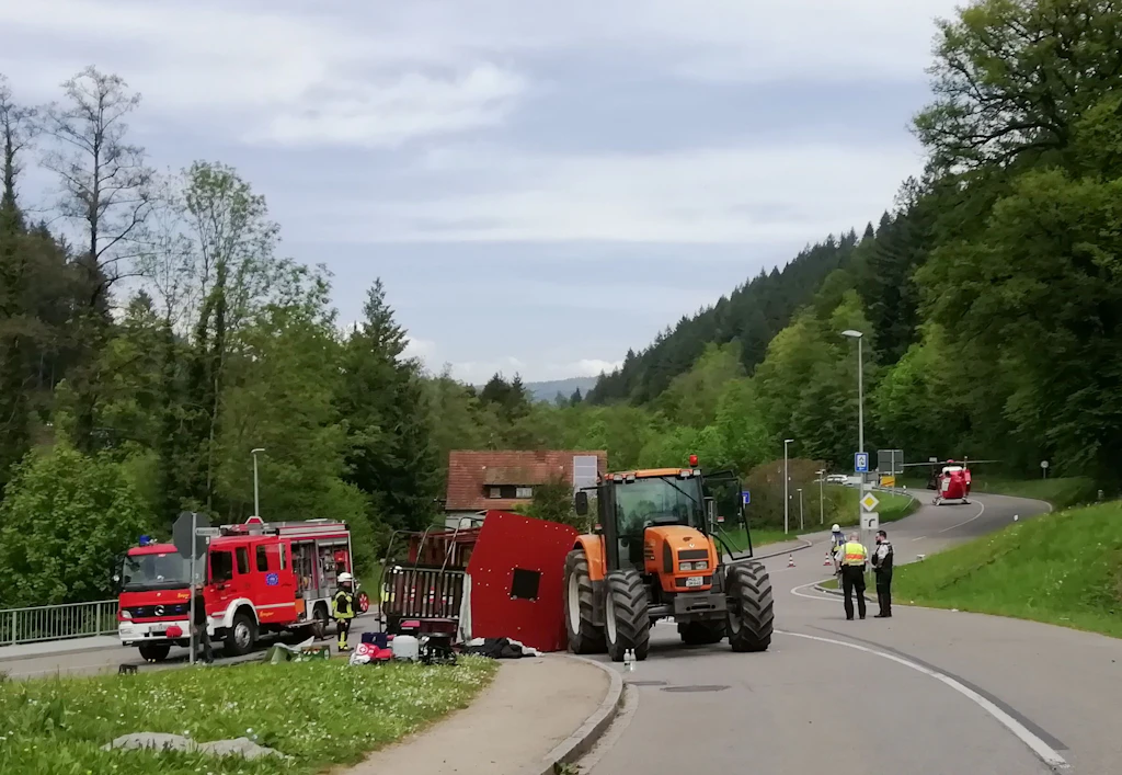 Maiwagen kippt um! Mindestens 29 Verletzte – Ermittlungen gegen Fahrer