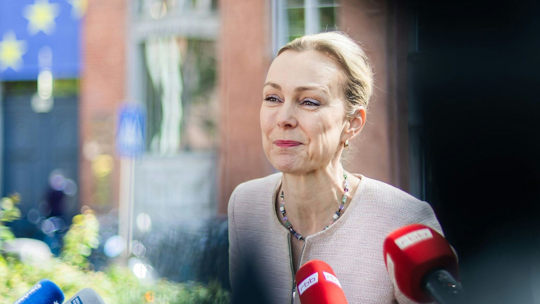 Hier erklärt Manja Schreiner (CDU), jetzt Ex-Senatorin für Mobilität, Verkehr, Klimaschutz und Umwelt, am Dienstag ihren Rücktritt vom Amt.