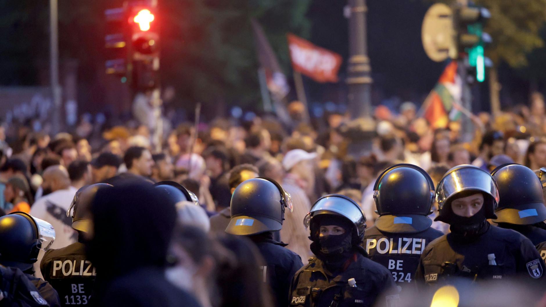 1. Mai in Berlin: Rund 11.600 Menschen bei „Revolutionärer Demo“  – Polizei zieht erstes Fazit
