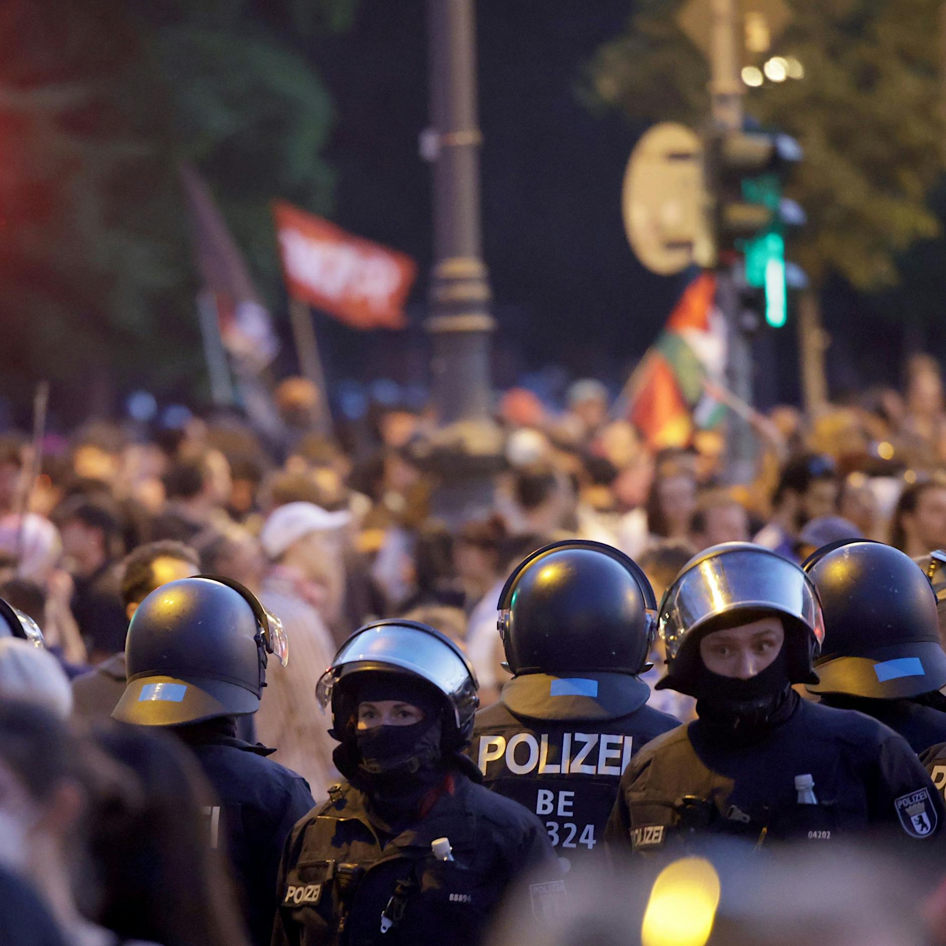 1. Mai in Berlin: Rund 11.600 Menschen bei „Revolutionärer Demo“ – Polizei zieht erstes Fazit