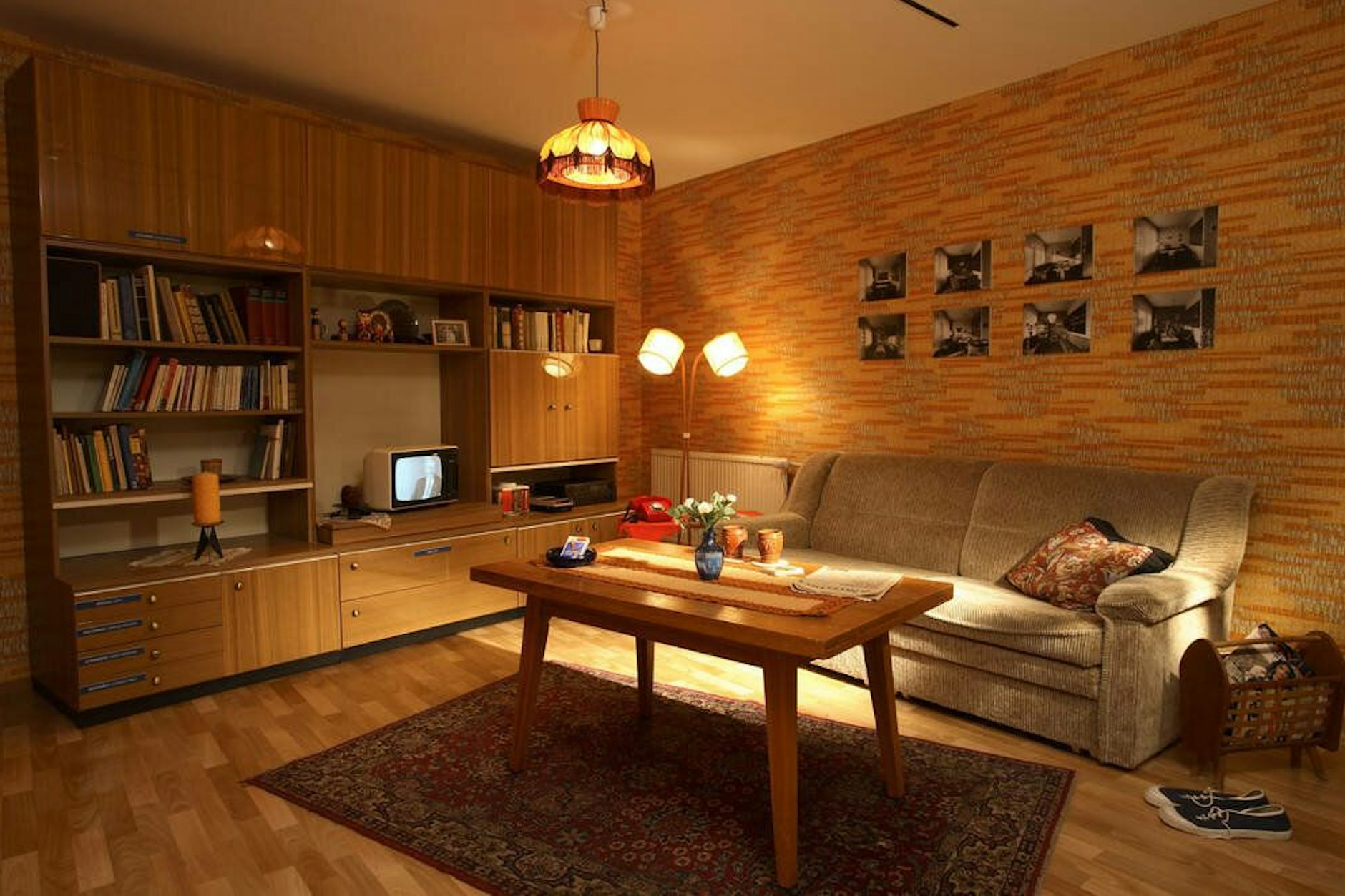 Eine DDR-Schrankwand des Typs Karat im DDR-Museum. Im Depot lagern noch viel mehr Möbelstücke, die nun nach Marzahn umziehen sollen. 