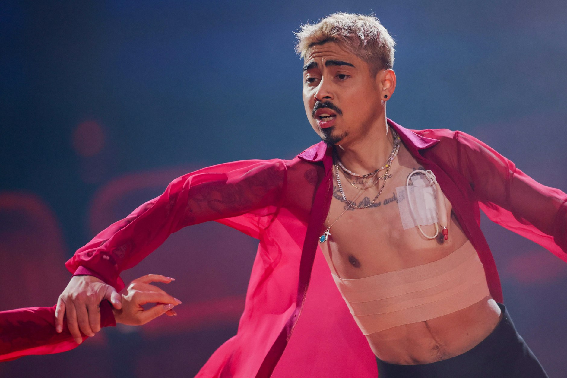 Tony Bauer muss aus gesundheitlichen Gründen die RTL-Tanzshow „Let's Dance“ verlassen.