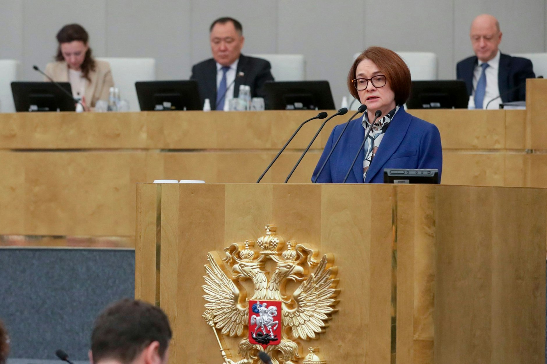 Die Vorsitzende der russischen Zentralbank Elvira Nabiullina hält eine Rede in der Staatsduma, dem Unterhaus des russischen Parlaments.