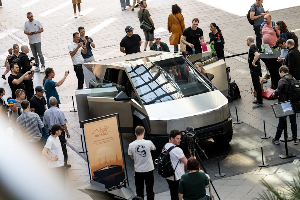 Cybertruck live: Tesla zeigt das hässlichste Auto der Welt jetzt auch in Berlin