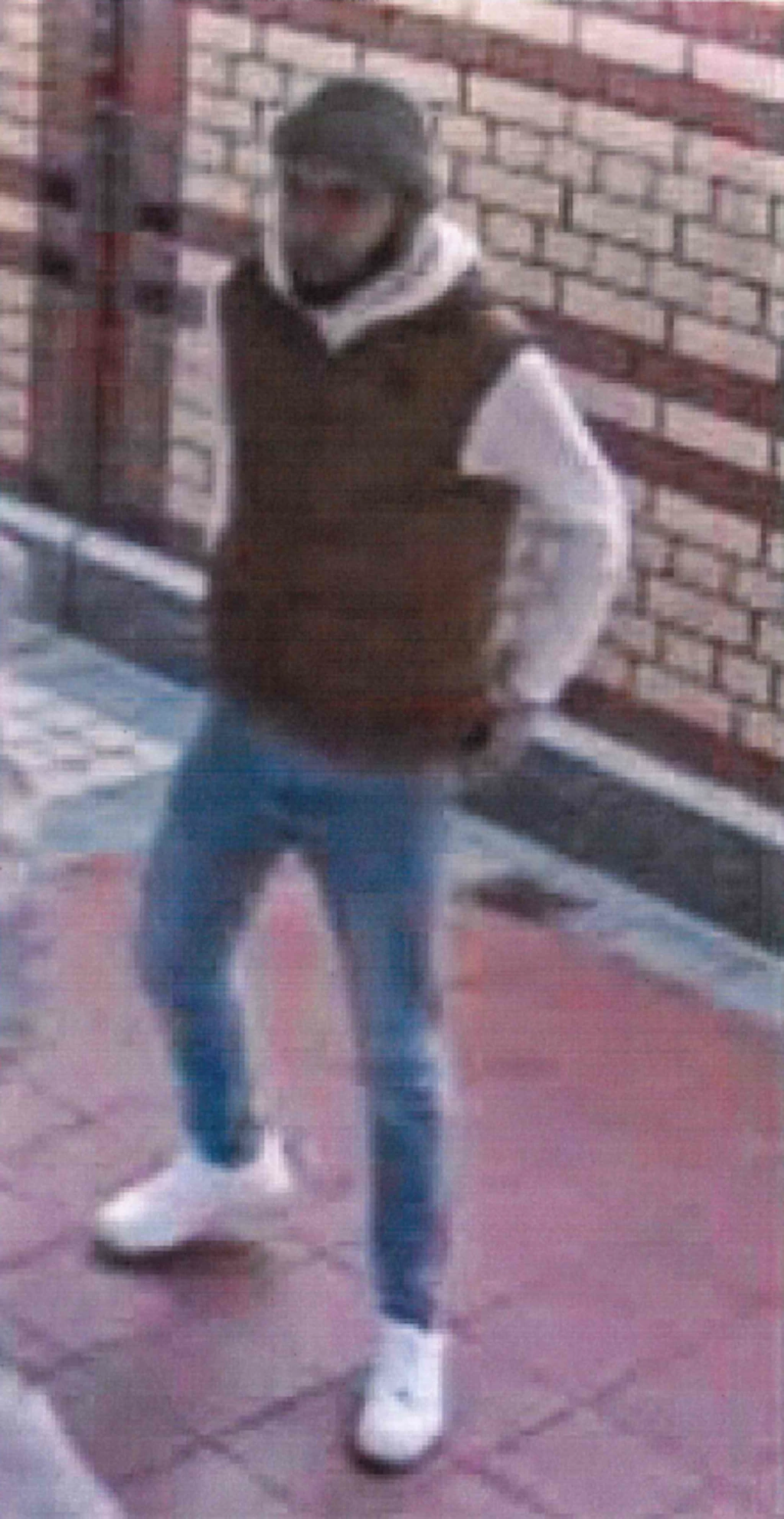 Angriff auf zwei Transmänner: Berliner Polizei fahndet nach dieser Gruppe