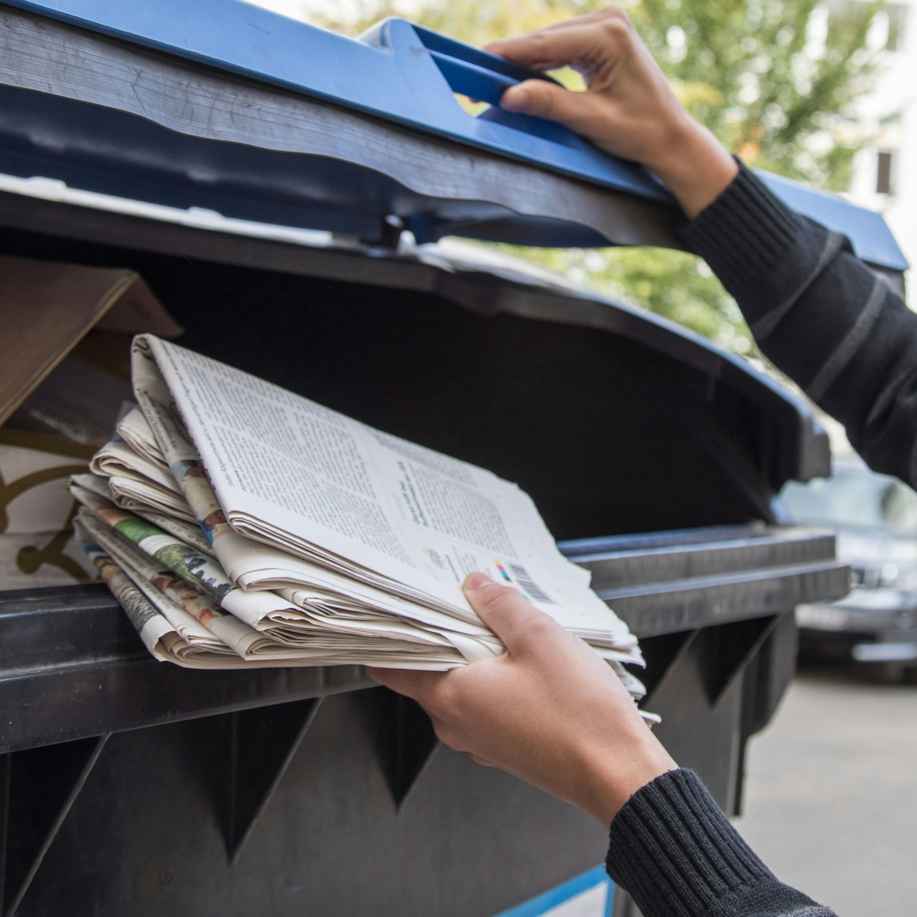 In den Papiermüll gehören Zeitungen und Zeitschriften sowie Bücher und Broschüren.