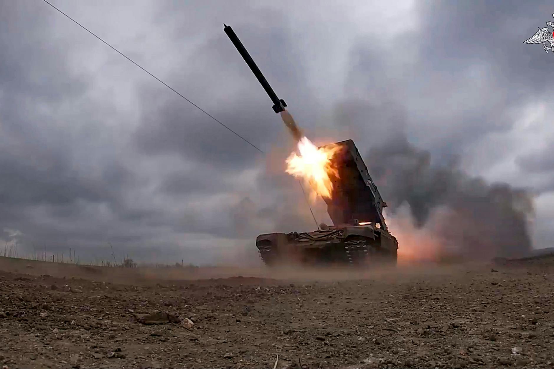 Abschuss einer thermobaren TOS-1-Rakete der russischen Armee