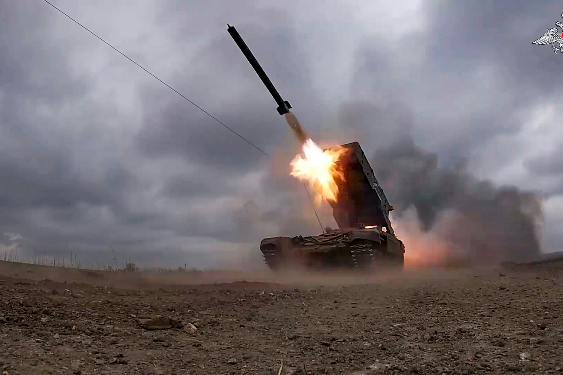 Abschuss einer thermobaren TOS-1-Rakete der russischen Armee