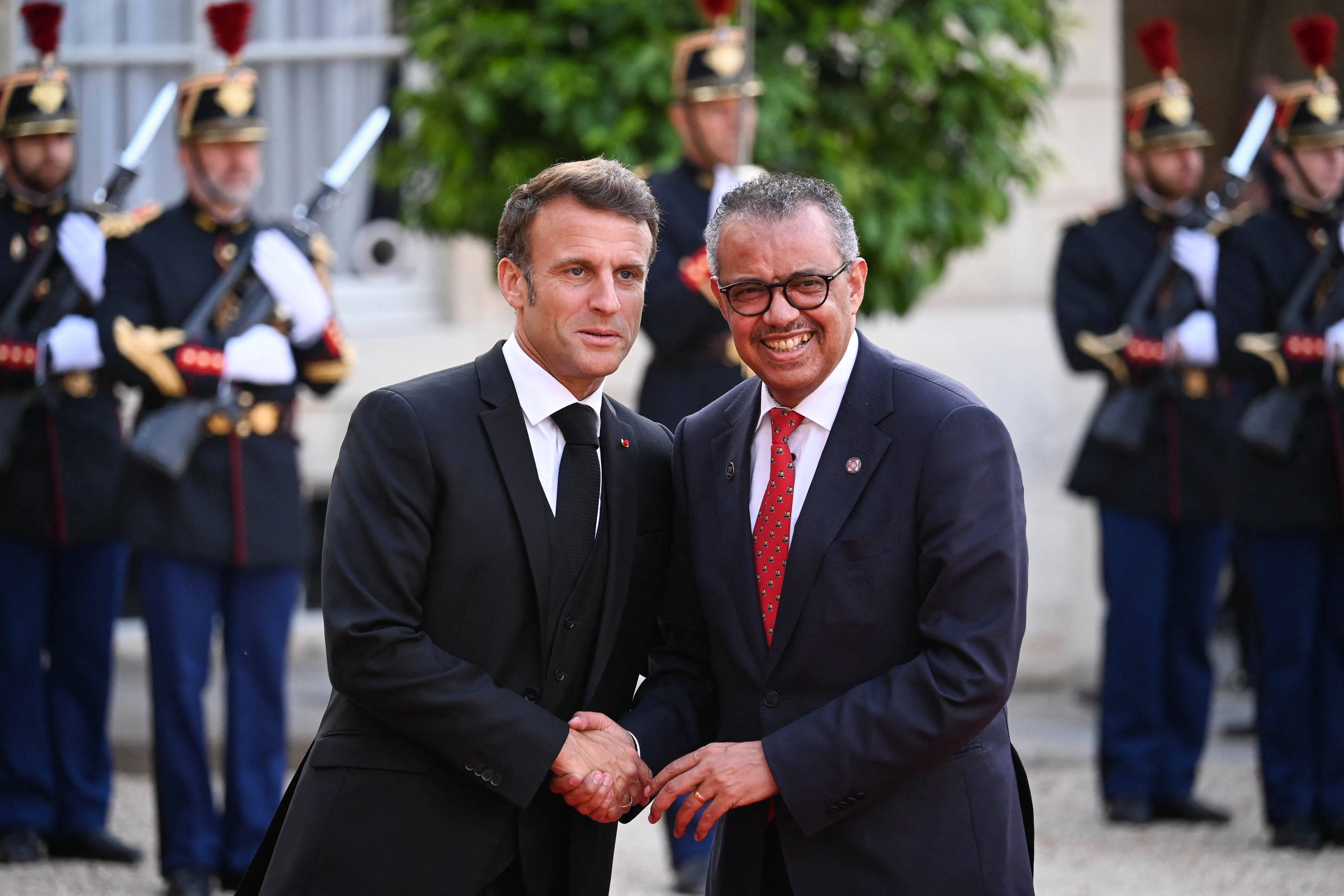 In Frankreich verkündete Präsident Macron: „Wir sind im Krieg gegen das Virus.“