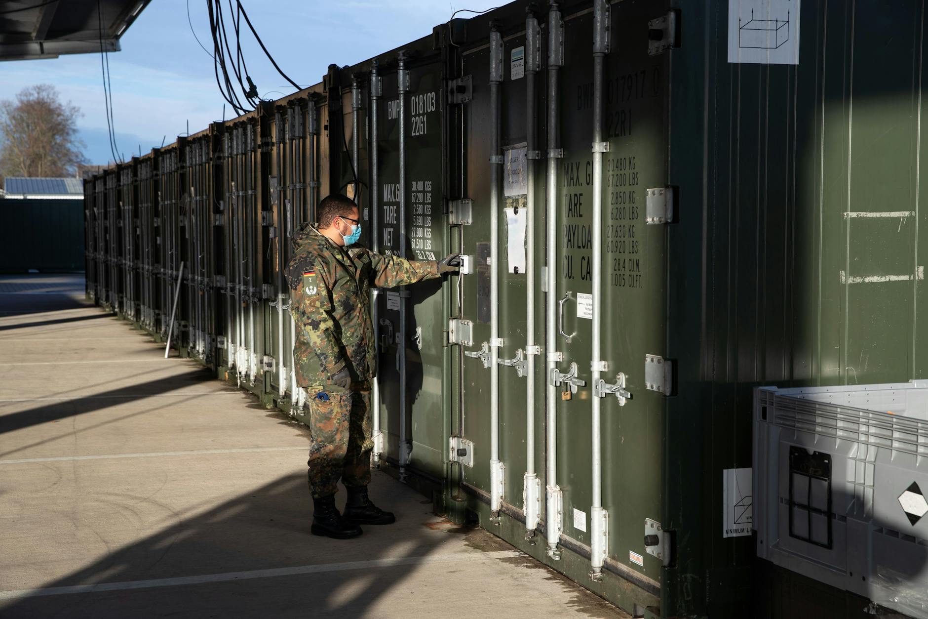 Kühlcontainer für Impfstoffe. Von der Artland-Kaserne im Landkreis Osnabrück aus wurden in der Pandemie Corona-Impfdosen in Deutschland verteilt.