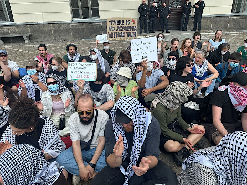 Propalästinensischer Protest auf dem Gelände der Humboldt-Universität Berlin