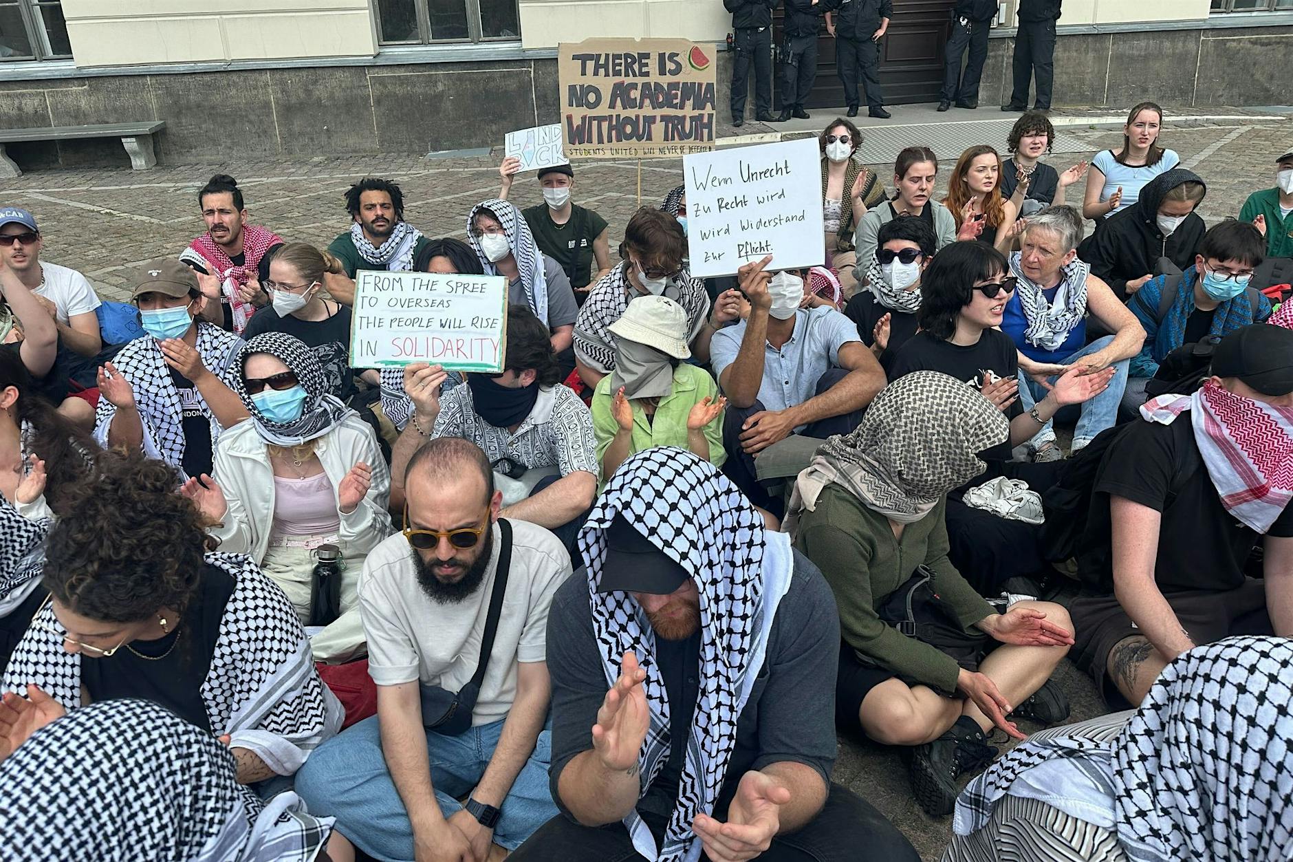 Propalästinensische Proteste vor der HU Berlin