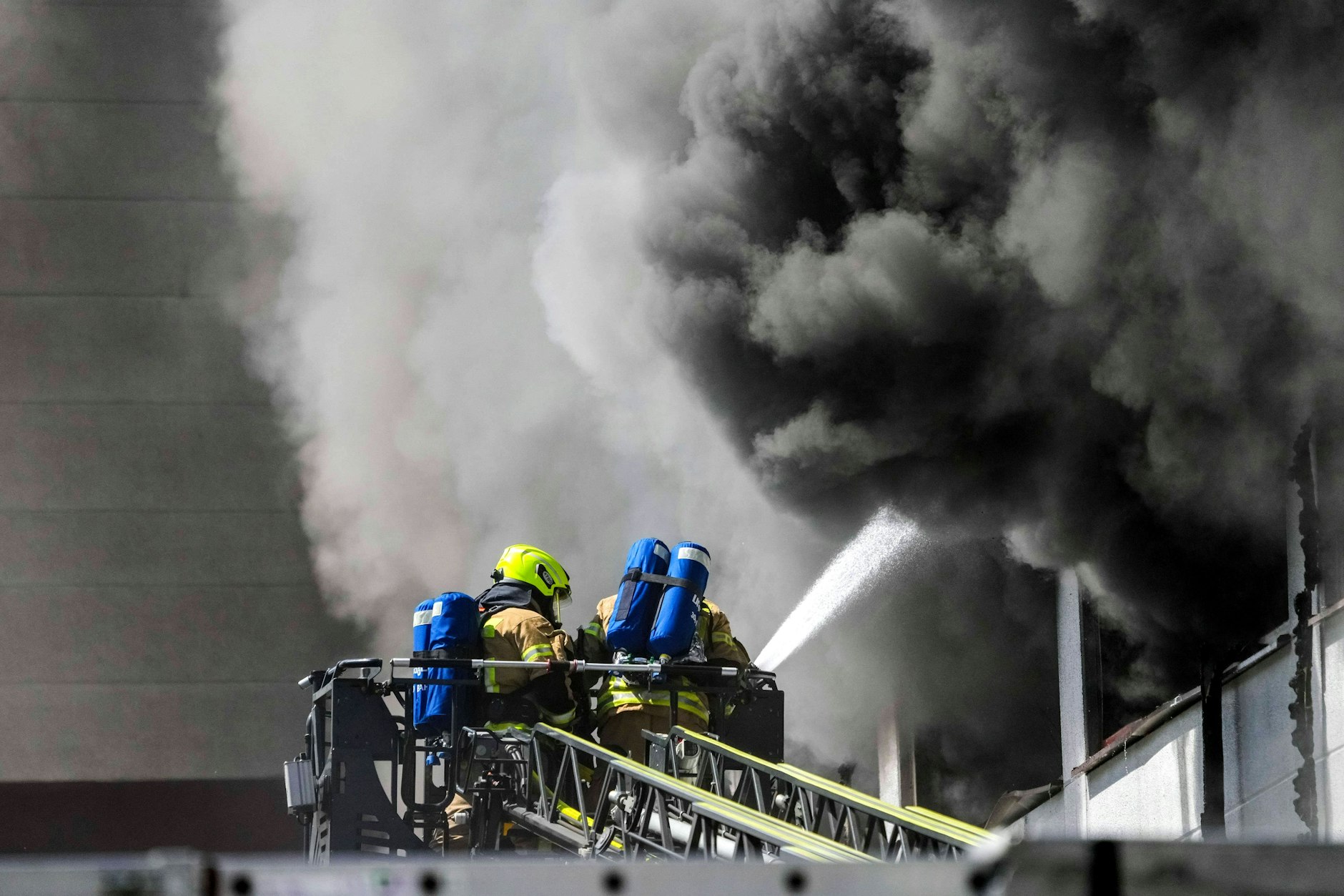 Die Feuerwehr warnt vor starker Rauchentwicklung.