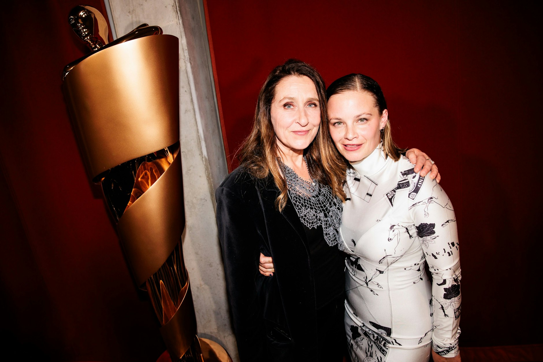 Die beiden Lola-Stars Barbara Philipp (l.) und Jasna Fritzi Bauer beim Nominiertenabend zum Deutschen Filmpreis.