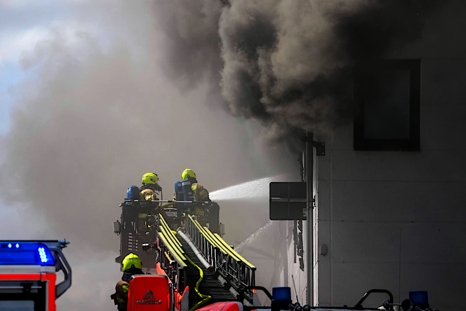 Am Freitag ist auf dem Gelände des Unternehmens Diehl Metall in Lichterfelde ein Feuer ausgebrochen. Was ist über das Unternehmen bekannt?