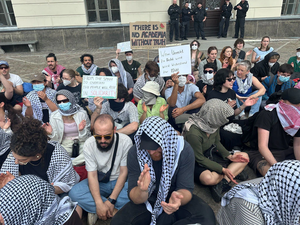 Propalästinensischer Protest an Berliner Uni: Studenten demonstrieren vor TU