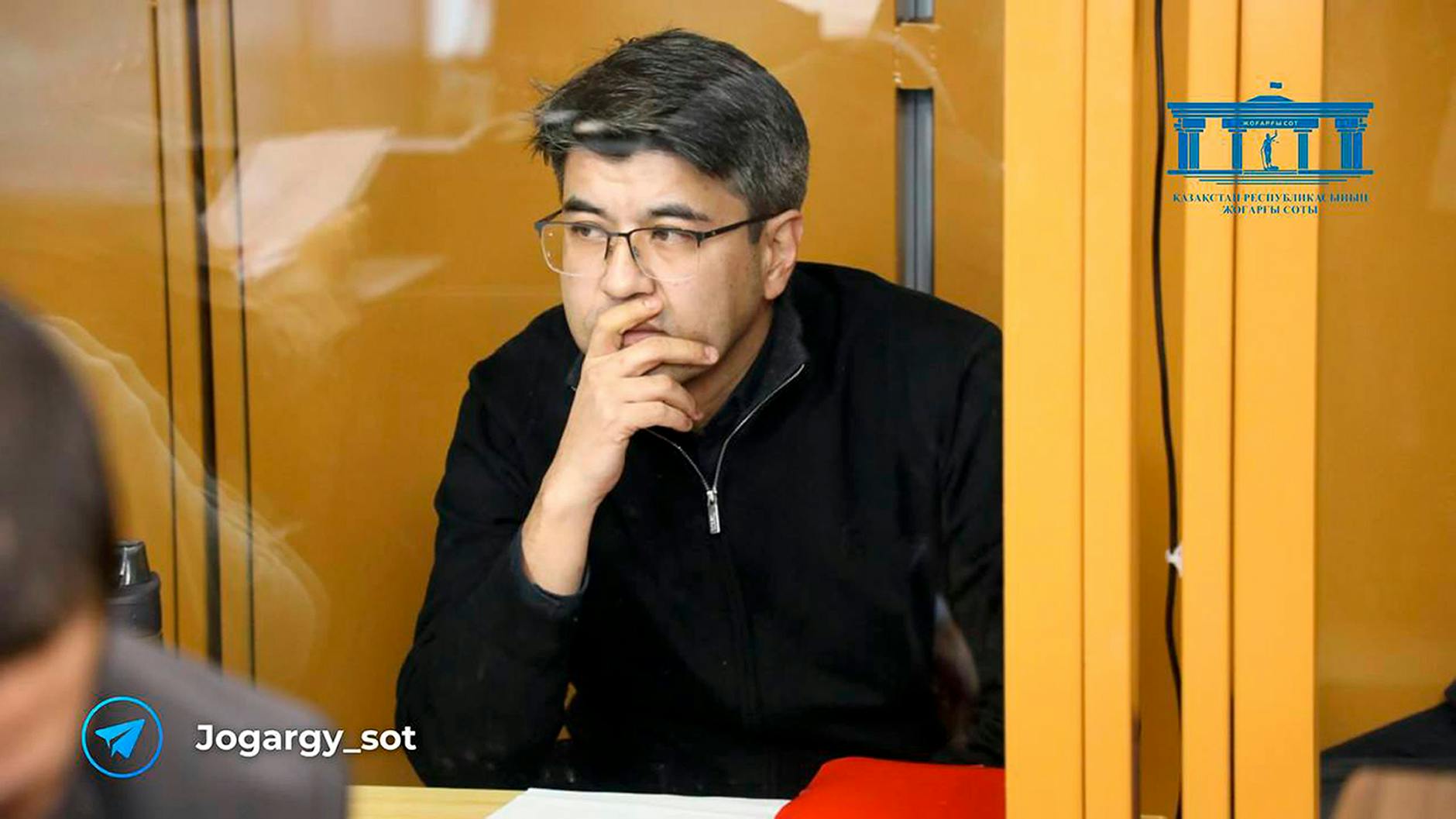 Der ehemalige Wirtschaftsminister von Kasachstan, Quandyq Bischimbajew, steht wegen Mordes an seiner Ehefrau vor Gericht in Astana.