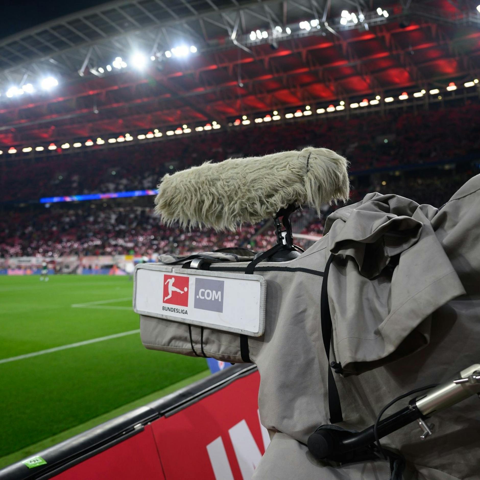 Image - DAZN zahlt TV-Geld-Rate an DFL