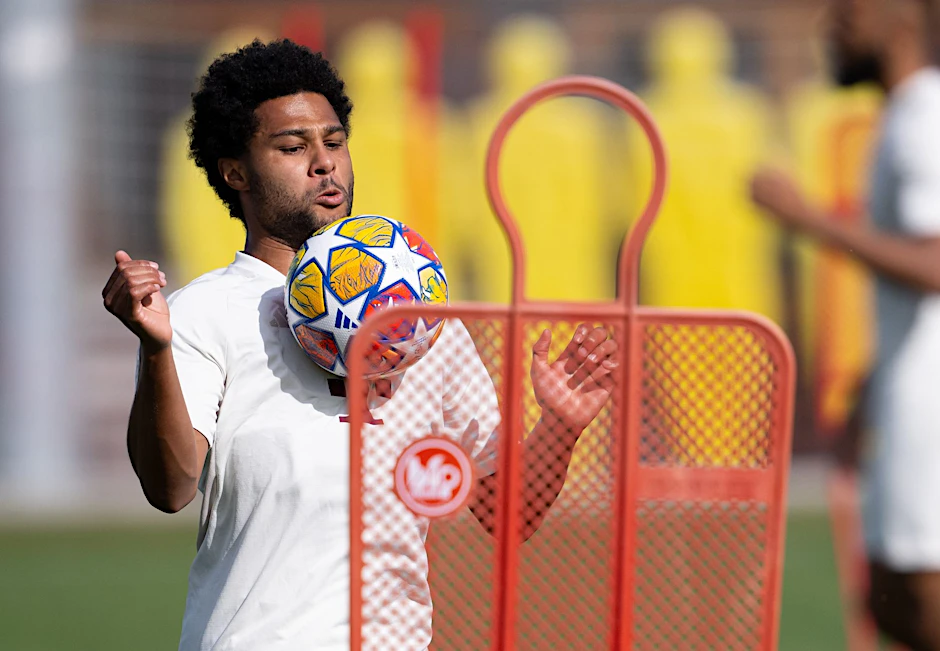 Serge Gnabry steht in der Startelf des FC Bayern.  