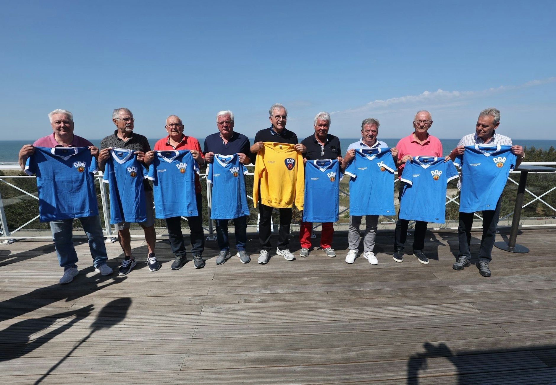 Die WM-Spieler der DDR-Nationalmannschaft von 1974 treffen sich zum 50-jährigen Jubiläum an der Ostsee in Dierhagen.