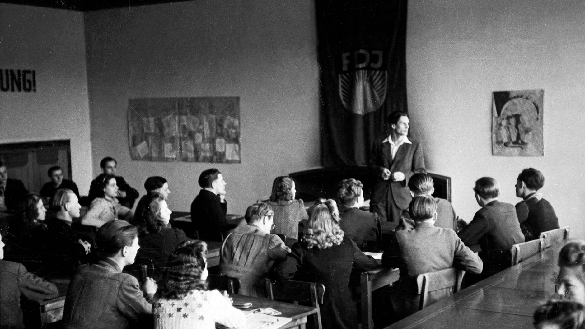 Nach dem Zweiten Weltkrieg wurde die Wandlitz-Villa als Hochschule der FDJ benutzt.