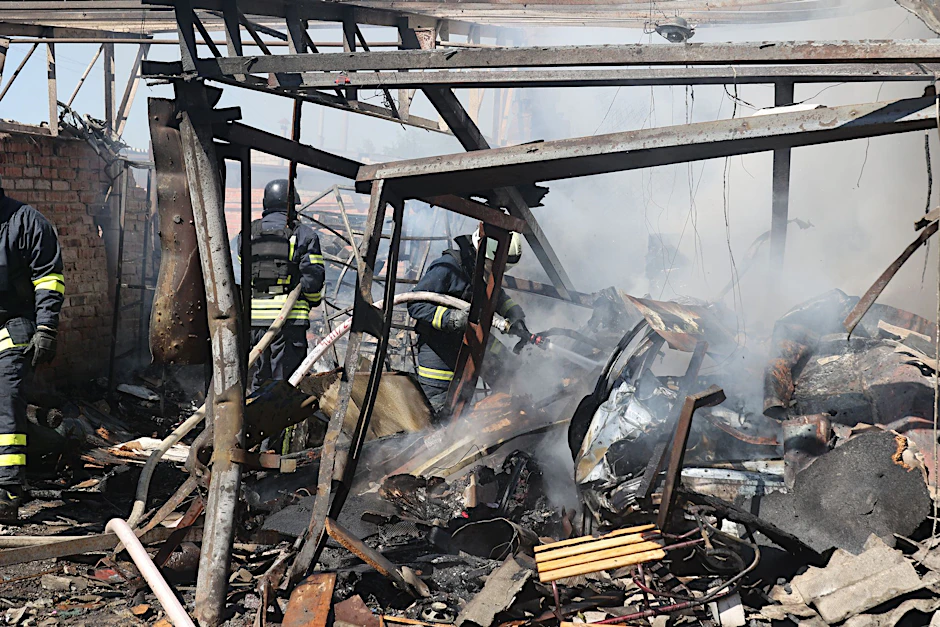 Zerstörungen in Charkiw nach einem russischen Bombenangriff.  