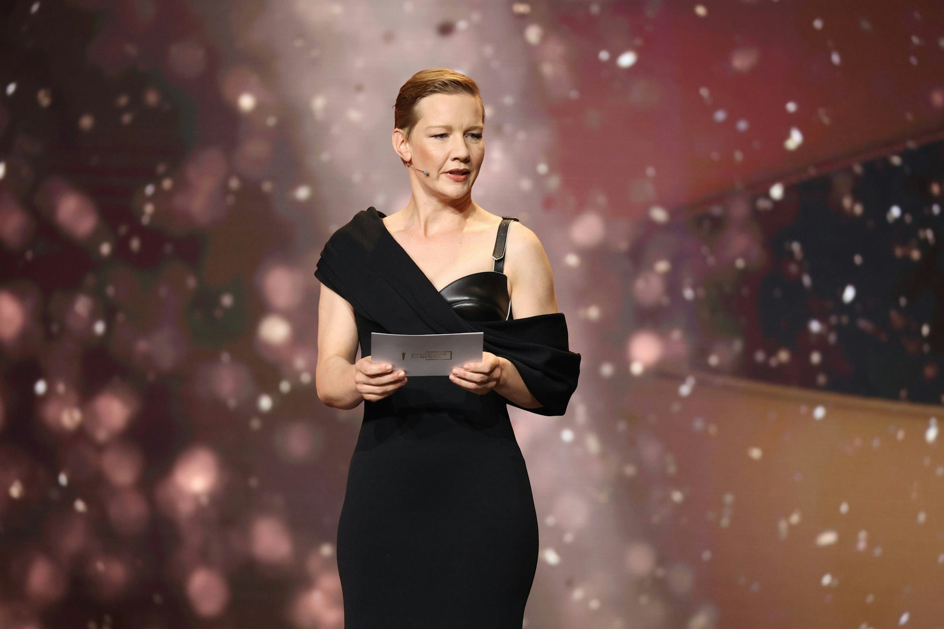 <strong>TOP:</strong> Sie macht ja ohnehin im Moment alles richtig. Auch was das Outfit anbelangt, war <strong>Sandra Hüller</strong> wieder eine Klasse für sich. Einfach wunderbar!