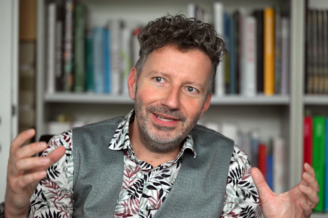 Thorsten Schorn: Wer ist der Mann, der jetzt den ESC kommentiert?