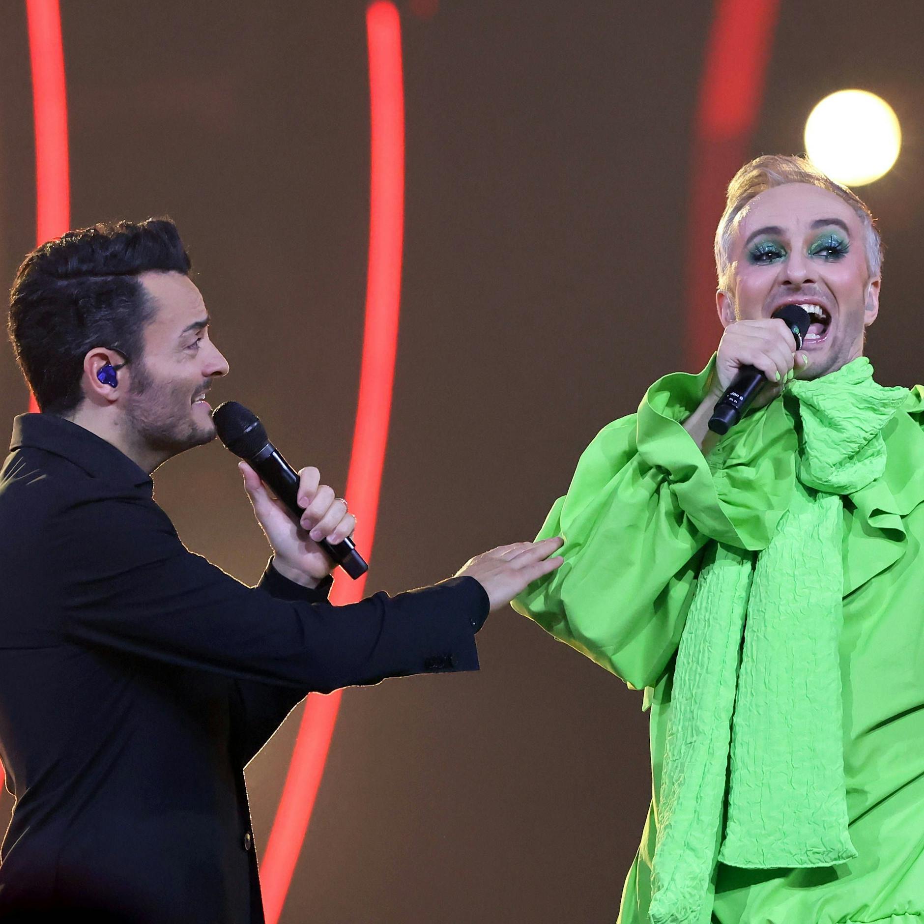 Image - Reaktionen auf Jan Böhmermanns Auftritt in ZDF-Schlagershow: „Hobbymusiker. Peinlich“