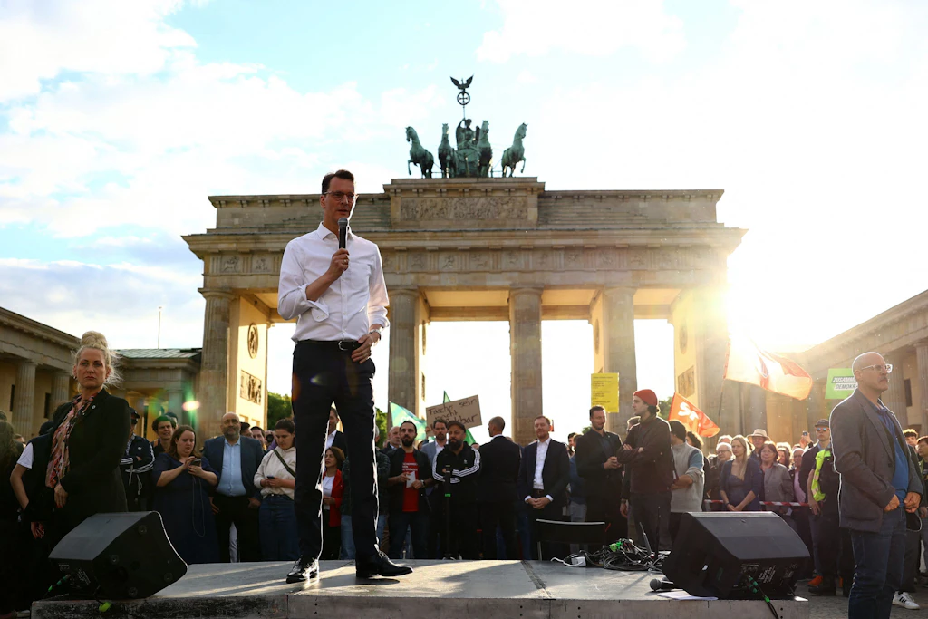 Nach Angriff auf SPD-Politiker: 1000 Berliner demonstrieren