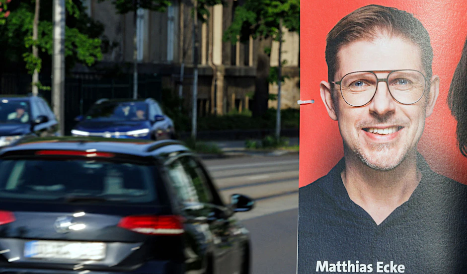 SPD-Politiker Matthias Ecke wurde beim Aufhängen von Wahlplakaten von einer Gruppe Jugendlicher brutal zusammengeschlagen.