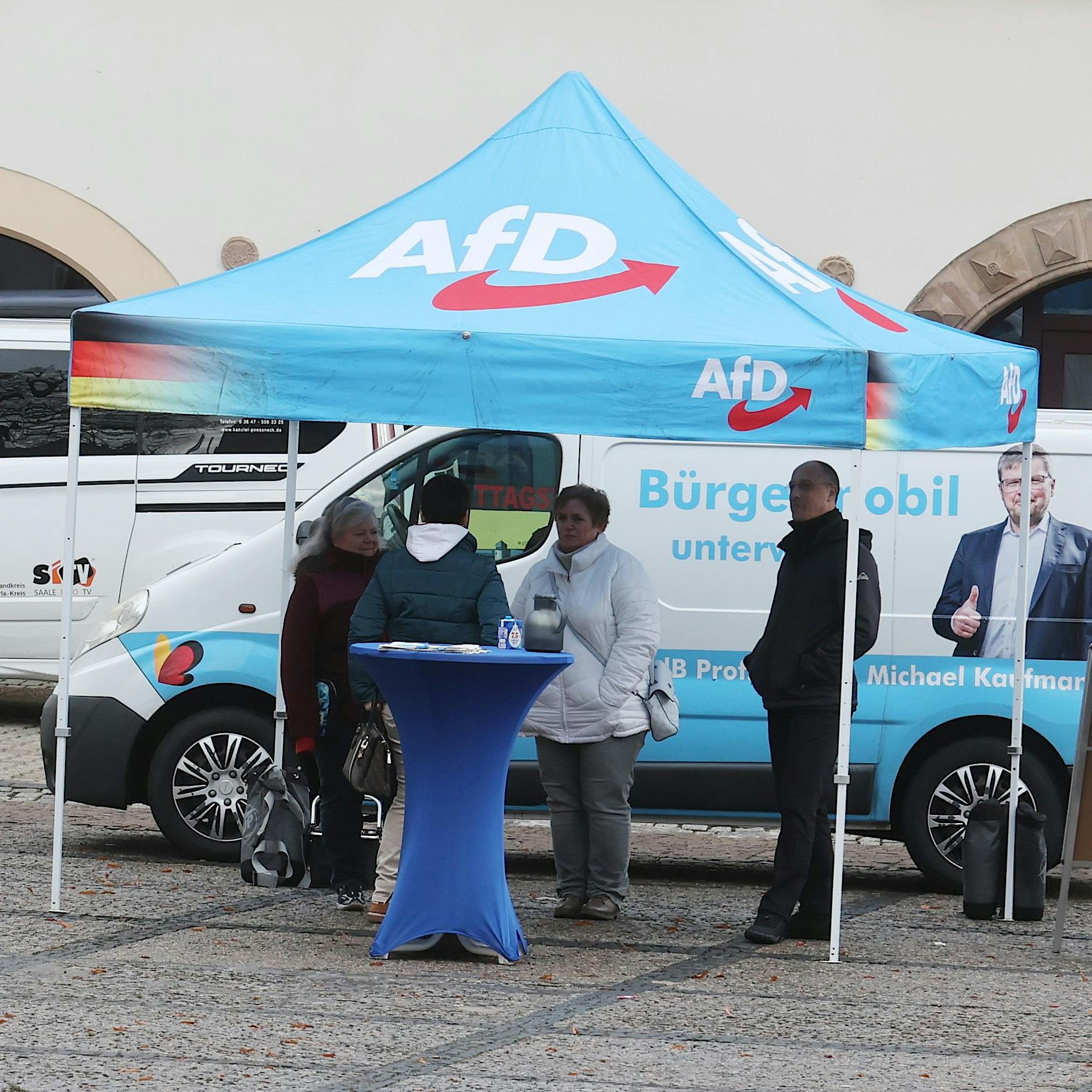 Nach Attacke auf Matthias Ecke: Wahlkampfstand der AfD in Dresden angegriffen