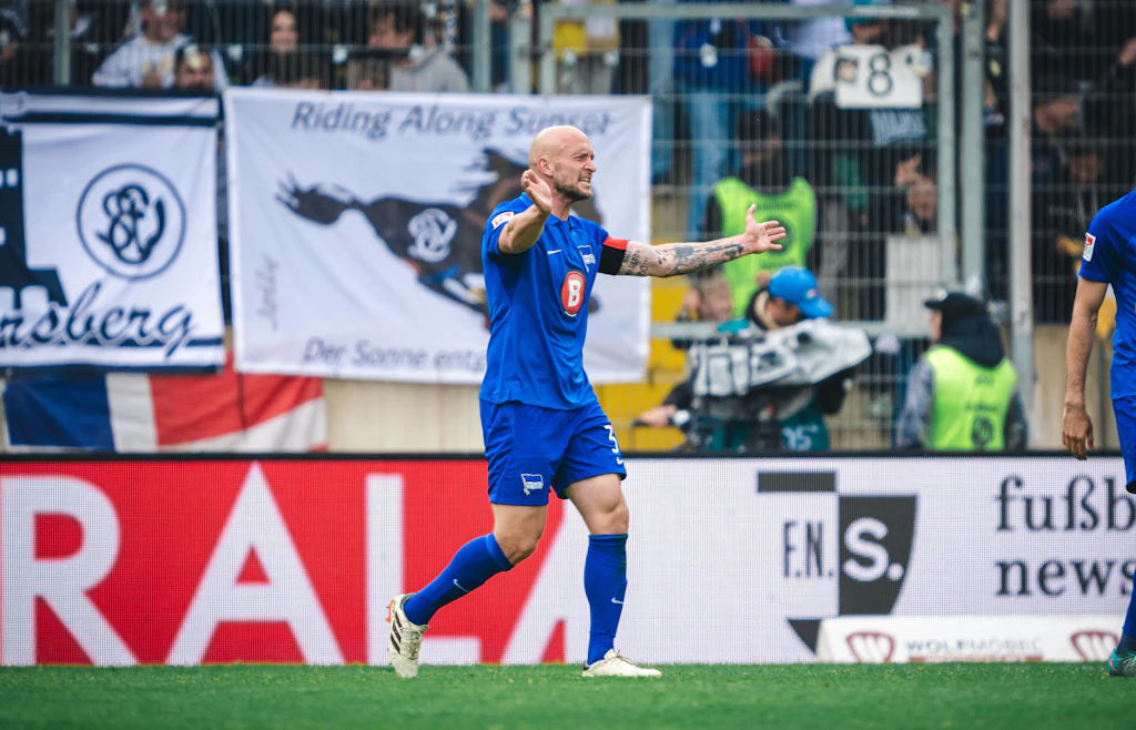 Bittere Auswärtspleite! Hertha BSC verteilt Geschenke an Elversberg
