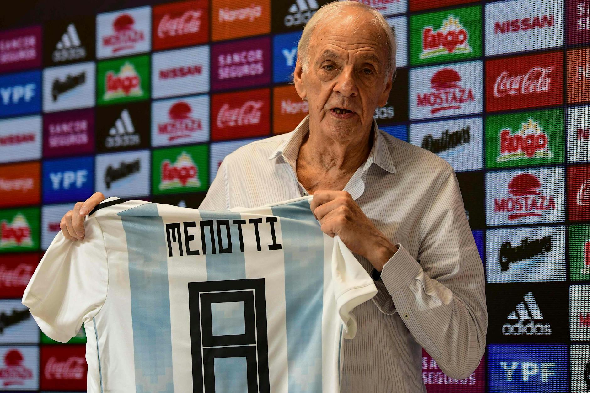 Argentiniens Fußball-Legende Cesar Luis Menotti bei einer Pressekonferenz im Jahr 2019