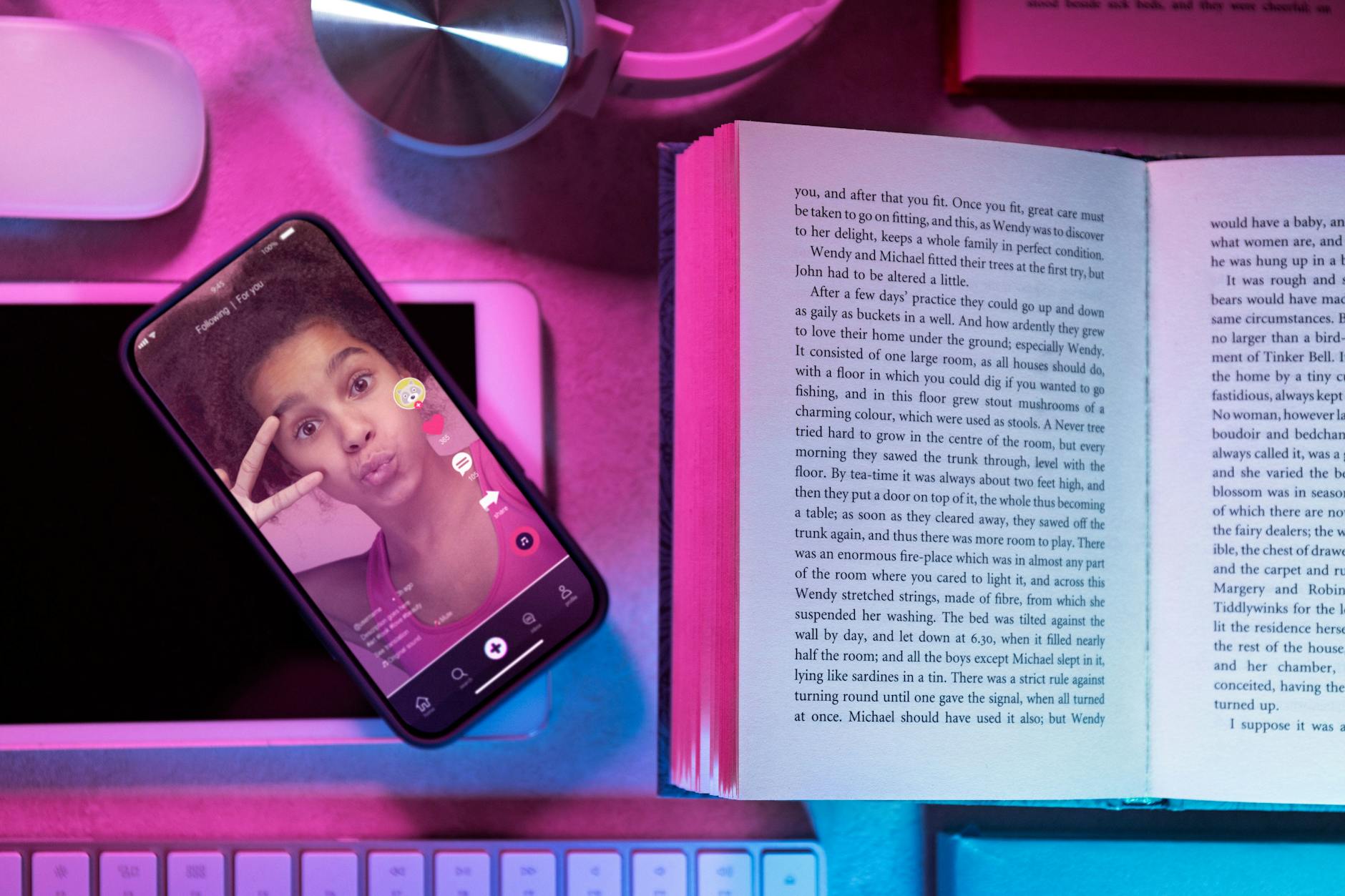 Auf TikTok wird nicht nur getanzt. Viele holen sich hier auch Empfehlungen für den nächsten Bücherkauf.