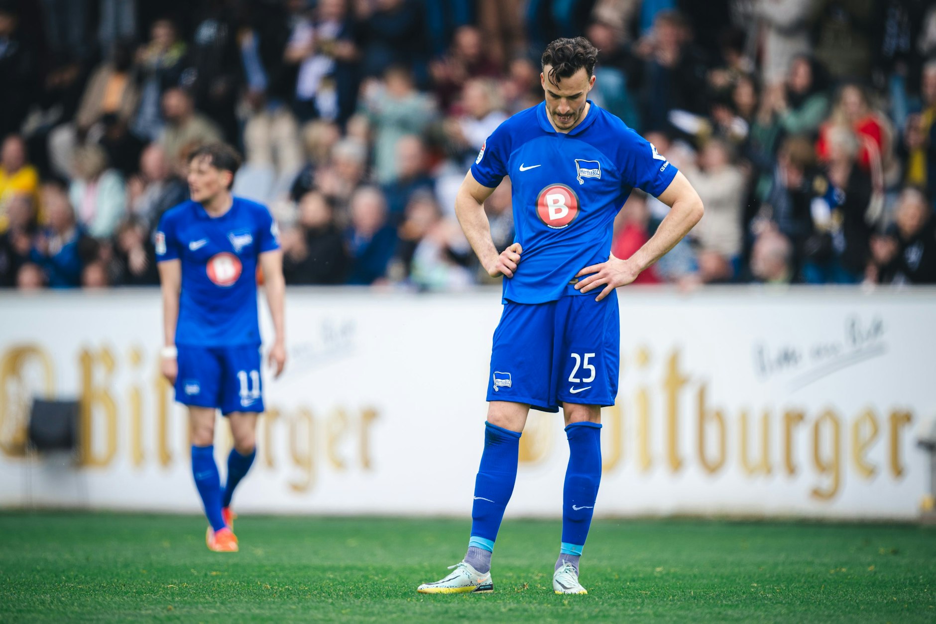 Toptorjäger Haris Tabakovic ist gefrustet. Kein Tor für ihn in Elversberg, und Hertha BSC verlor 2:4.