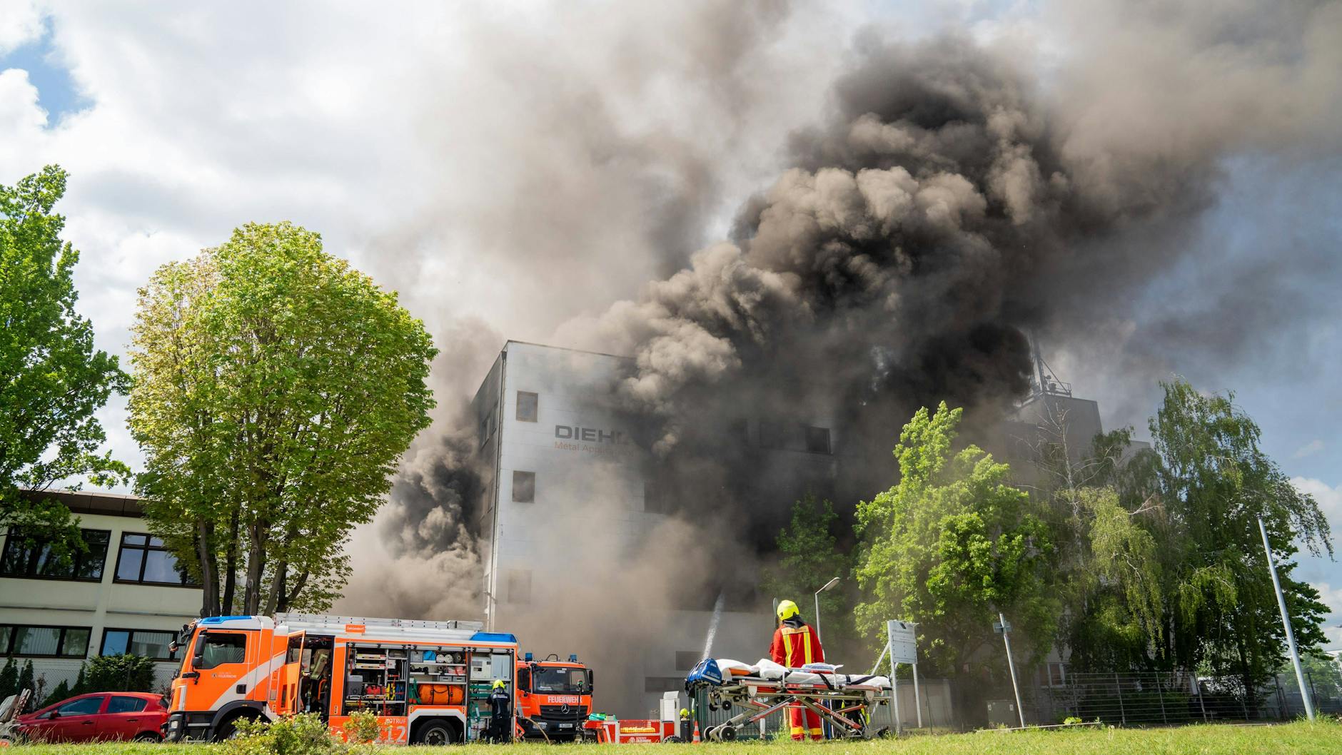 Großbrand in Berlin-Lichterfelde: Löscharbeiten sind endlich beendet